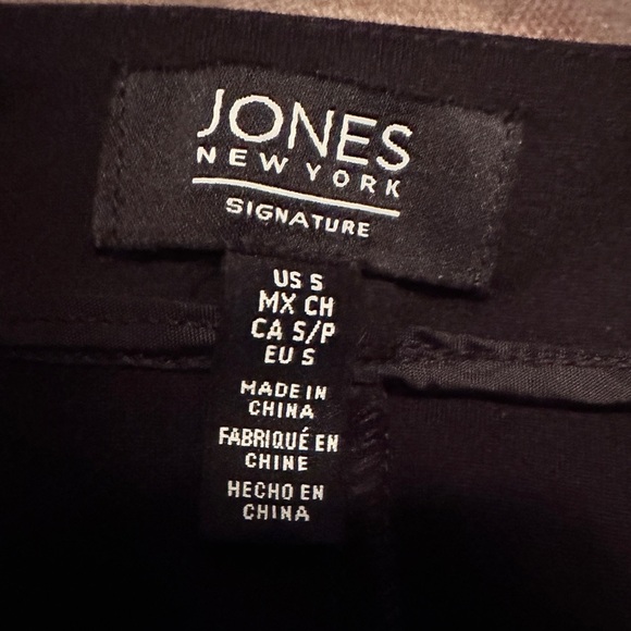 Jones New York Black Stretchy Mini Skirt w/ Feminine Gold Waist Belt Detail - Picture 4 of 16